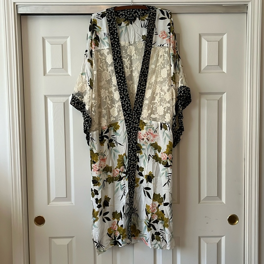 Floral and Lace Kimono Style Robe